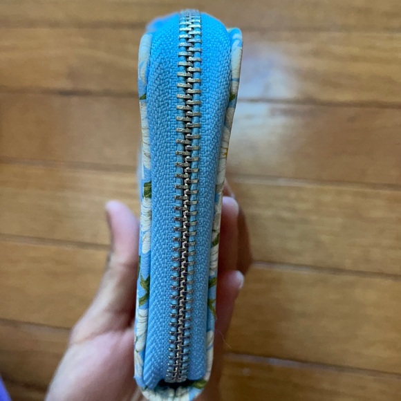 🌸NWOT- Women’s Wallet with gorgeous flowers print🌺 - Picture 8 of 8
